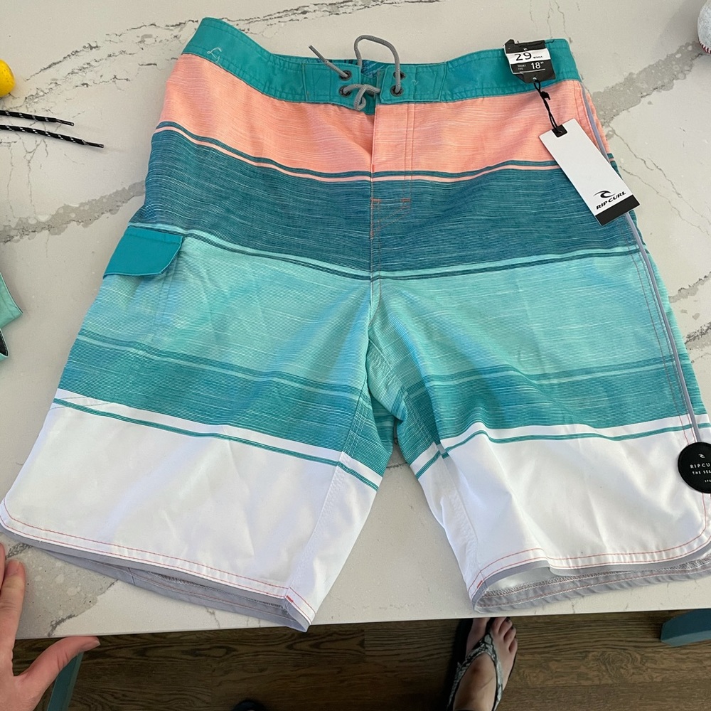 NWT Billabong board shorts size 29